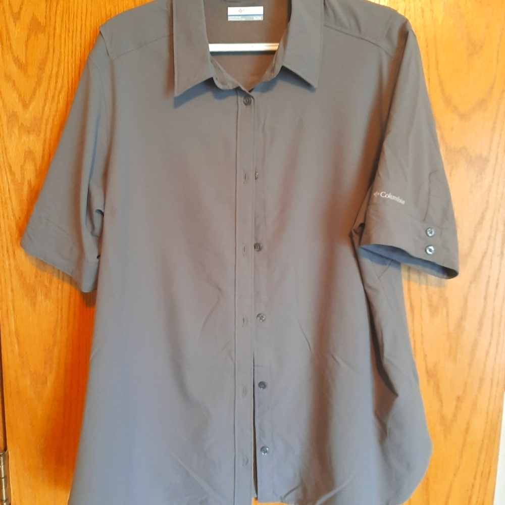 Columbia Shirt, medium grey, never worn